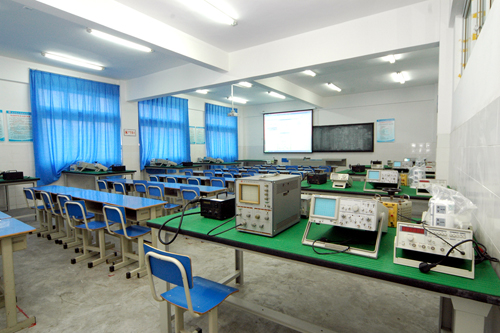 四川化工学校2019-电子技术招生(大专)